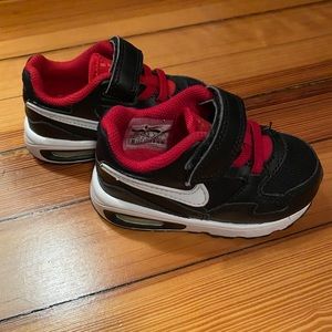 Nike toddler shoes. EUC